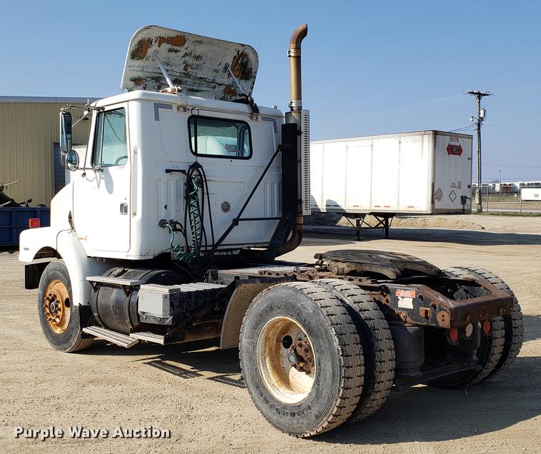 image for item EN9842 1996 Volvo WG semi truck