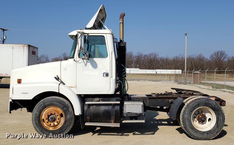 image for item EN9842 1996 Volvo WG semi truck