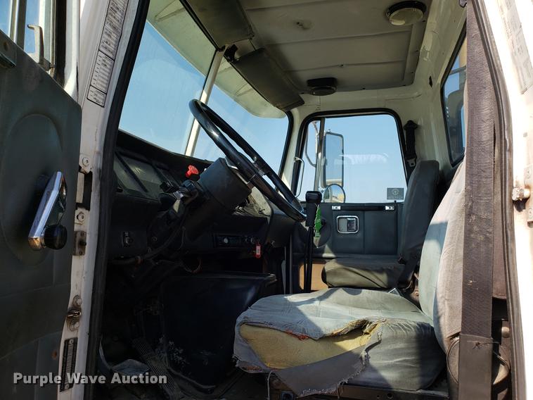 image for item EN9842 1996 Volvo WG semi truck