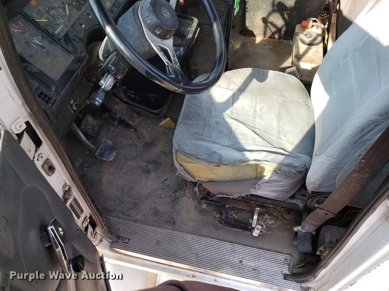 image for item EN9842 1996 Volvo WG semi truck