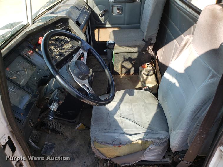 image for item EN9842 1996 Volvo WG semi truck