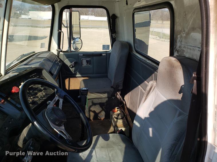 image for item EN9842 1996 Volvo WG semi truck