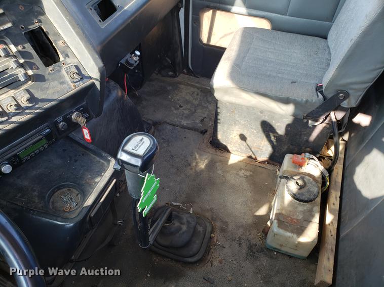 image for item EN9842 1996 Volvo WG semi truck