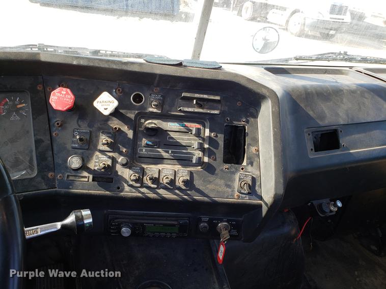 image for item EN9842 1996 Volvo WG semi truck