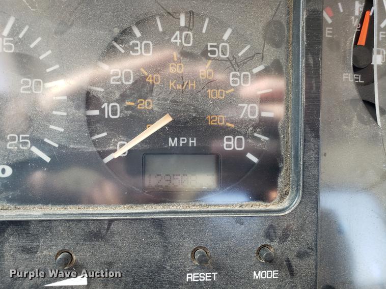 image for item EN9842 1996 Volvo WG semi truck