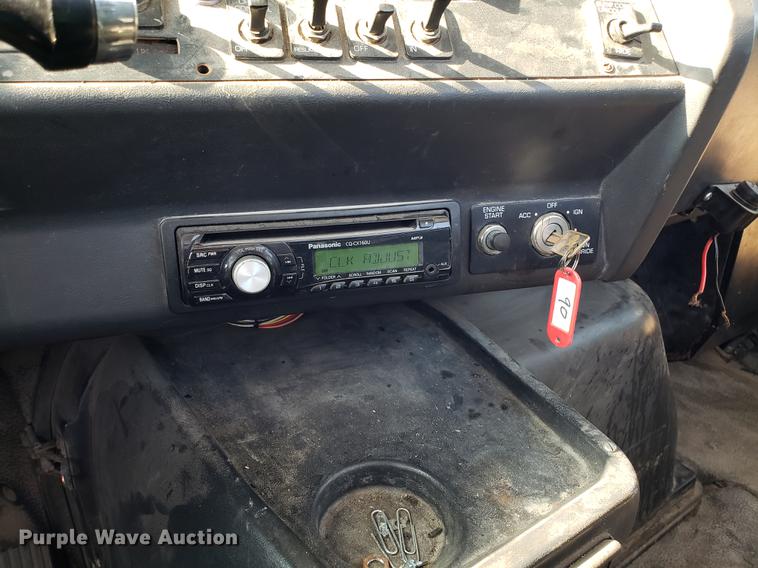 image for item EN9842 1996 Volvo WG semi truck