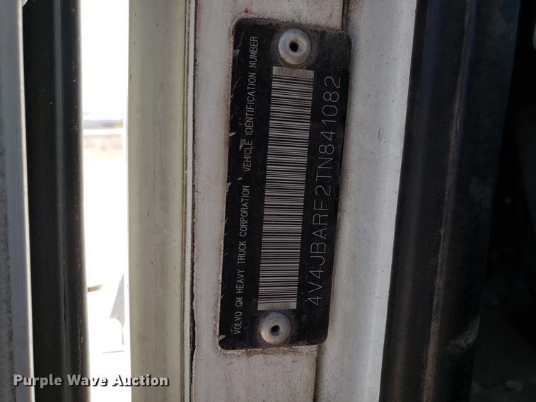 image for item EN9842 1996 Volvo WG semi truck