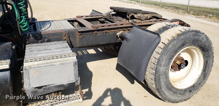 image for item EN9842 1996 Volvo WG semi truck