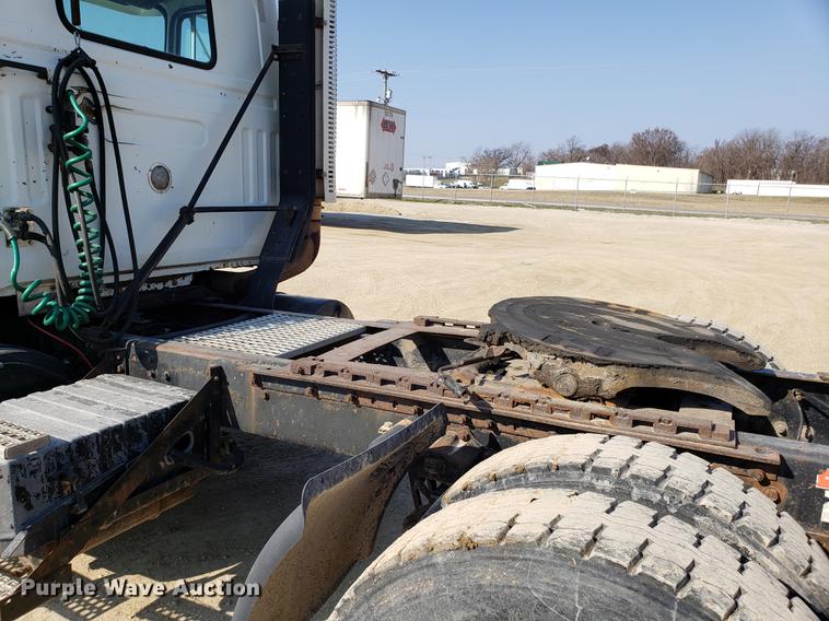 image for item EN9842 1996 Volvo WG semi truck