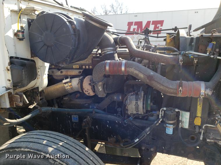 image for item EN9842 1996 Volvo WG semi truck