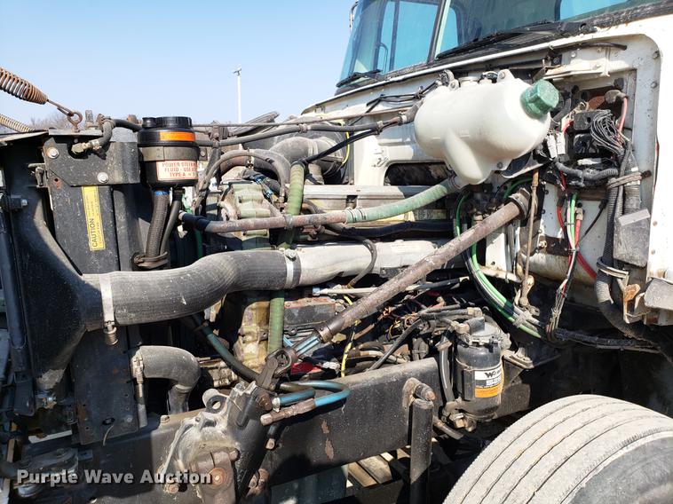 image for item EN9842 1996 Volvo WG semi truck