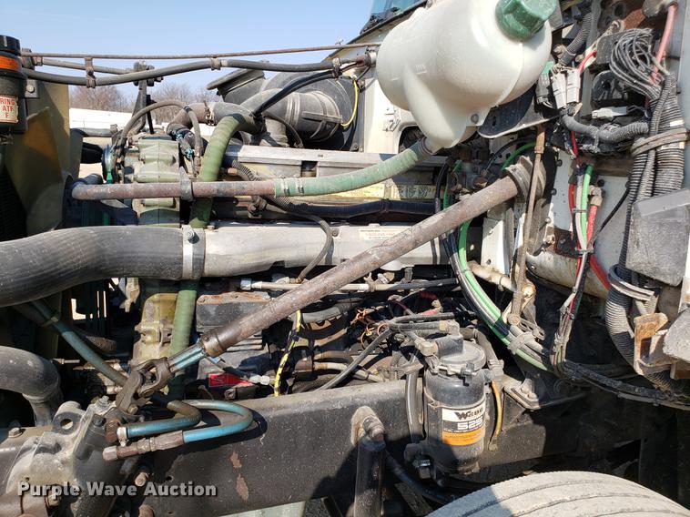 image for item EN9842 1996 Volvo WG semi truck