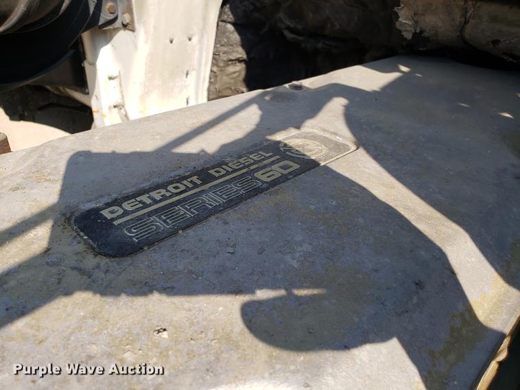 image for item EN9842 1996 Volvo WG semi truck