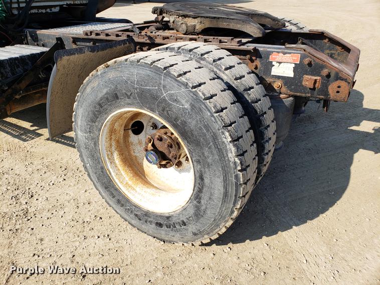 image for item EN9842 1996 Volvo WG semi truck