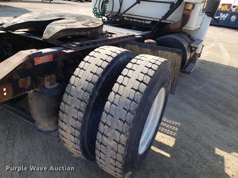 image for item EN9842 1996 Volvo WG semi truck