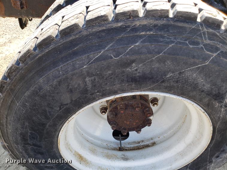 image for item EN9842 1996 Volvo WG semi truck