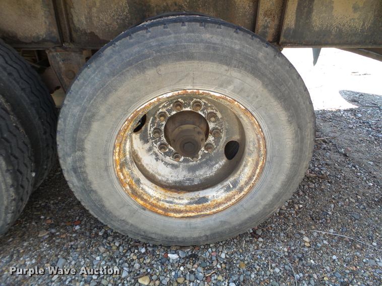 image for item EW9986 1993 Trailmobile F7AT-5EAA flatbed trailer