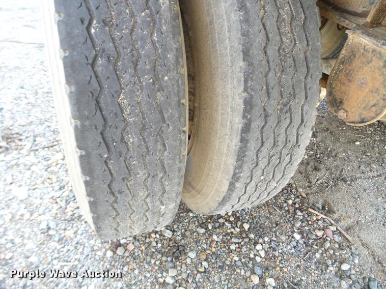 image for item EW9986 1993 Trailmobile F7AT-5EAA flatbed trailer