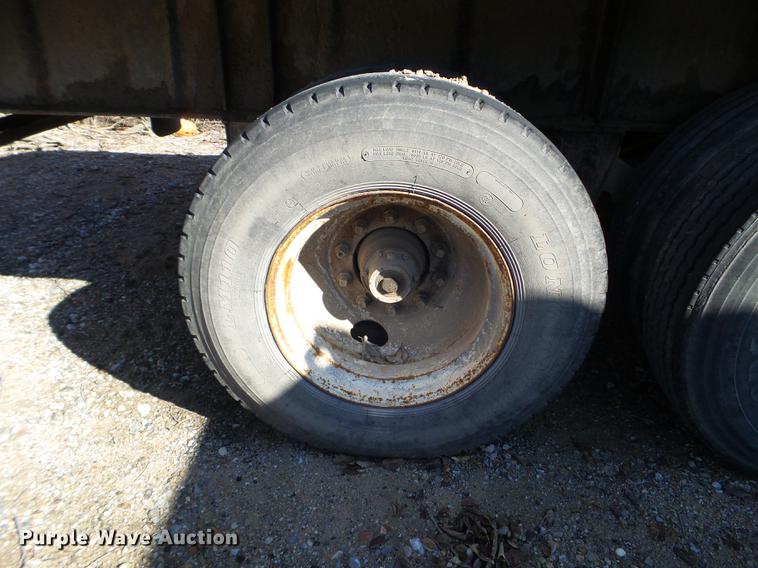 image for item EW9986 1993 Trailmobile F7AT-5EAA flatbed trailer