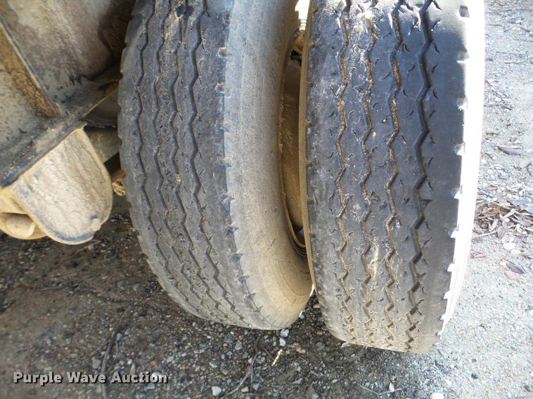 image for item EW9986 1993 Trailmobile F7AT-5EAA flatbed trailer