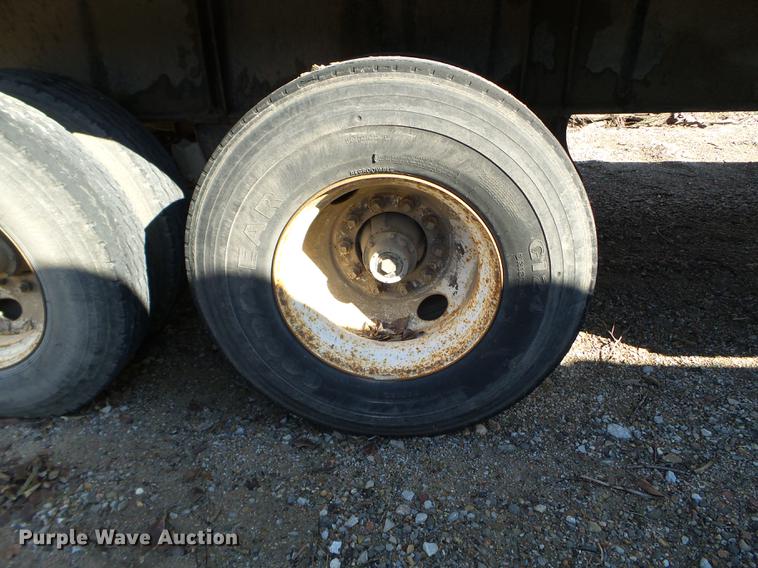 image for item EW9986 1993 Trailmobile F7AT-5EAA flatbed trailer