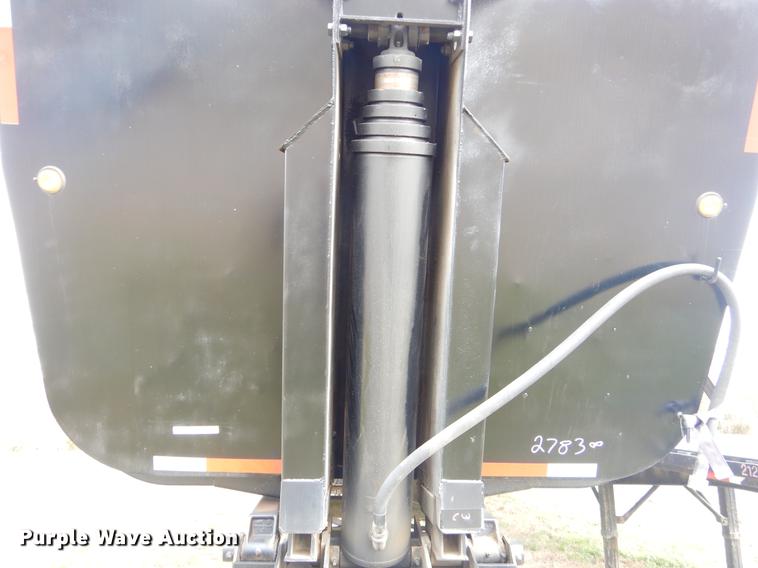 image for item EZ9821 2001 Fruehauf end dump trailer