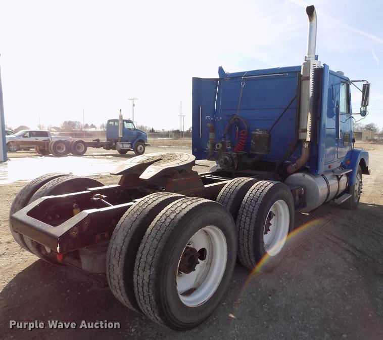 image for item FH9027 1996 Volvo WIA semi truck