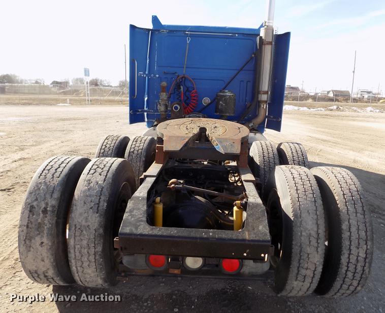 image for item FH9027 1996 Volvo WIA semi truck