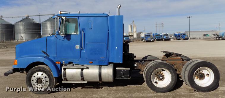 image for item FH9027 1996 Volvo WIA semi truck