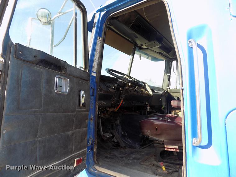 image for item FH9027 1996 Volvo WIA semi truck