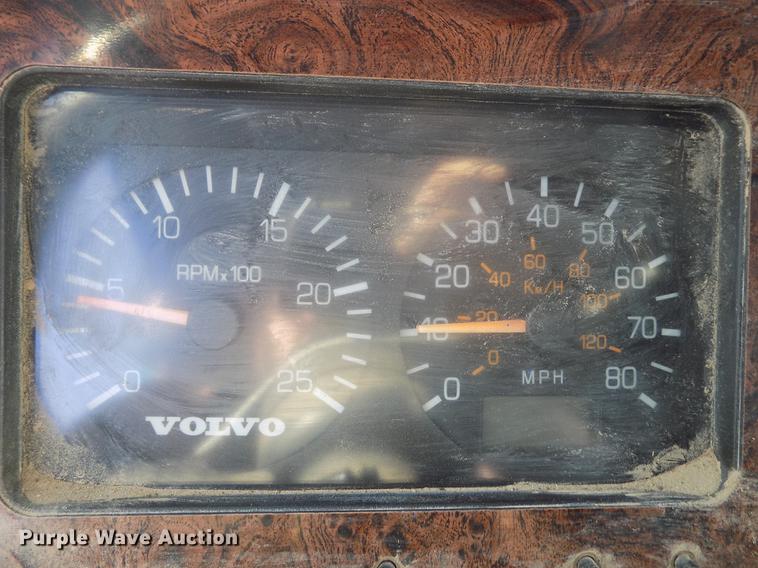 image for item FH9027 1996 Volvo WIA semi truck