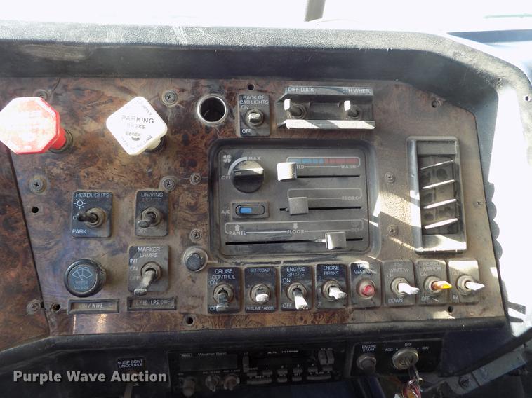 image for item FH9027 1996 Volvo WIA semi truck