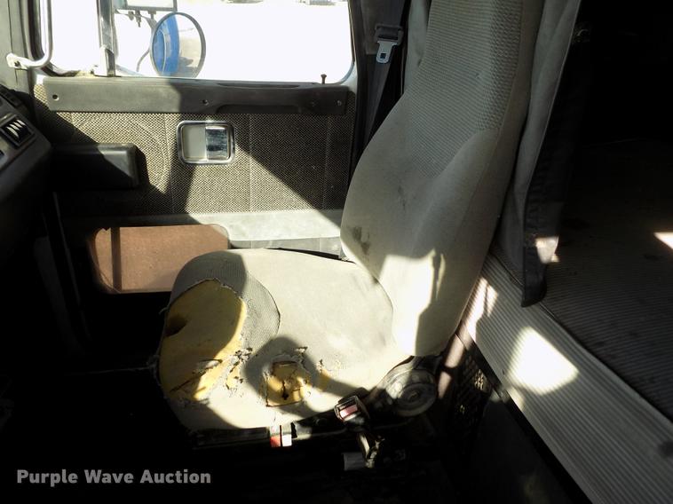 image for item FH9027 1996 Volvo WIA semi truck