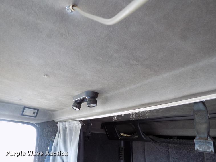 image for item FH9027 1996 Volvo WIA semi truck