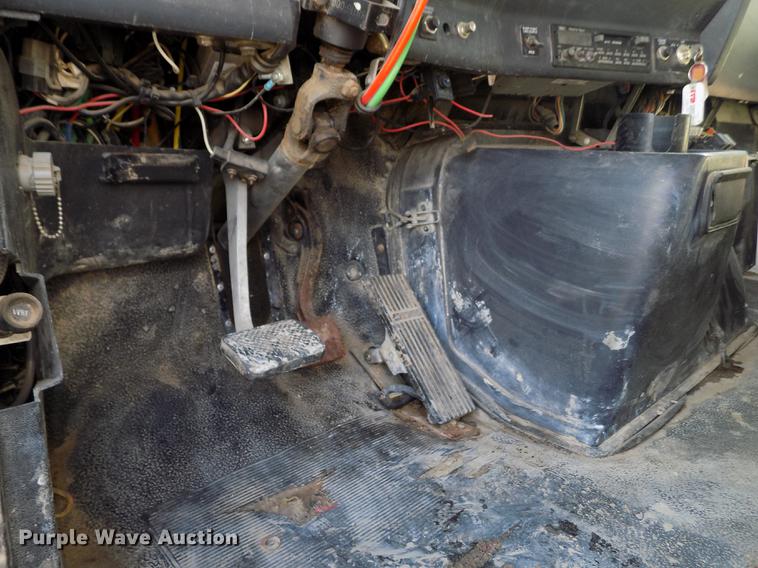 image for item FH9027 1996 Volvo WIA semi truck