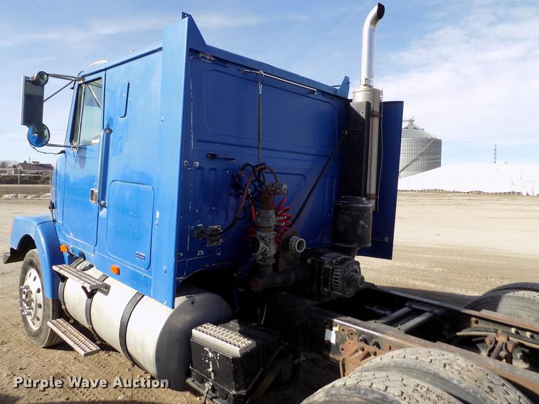 image for item FH9027 1996 Volvo WIA semi truck