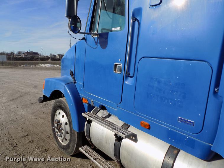 image for item FH9027 1996 Volvo WIA semi truck