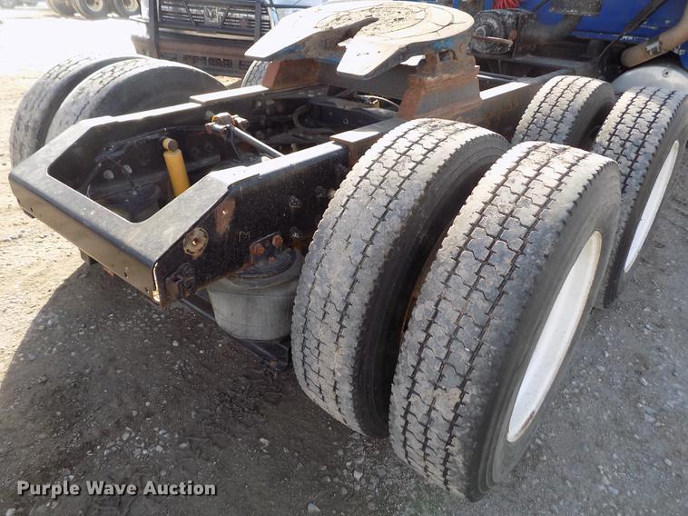 image for item FH9027 1996 Volvo WIA semi truck