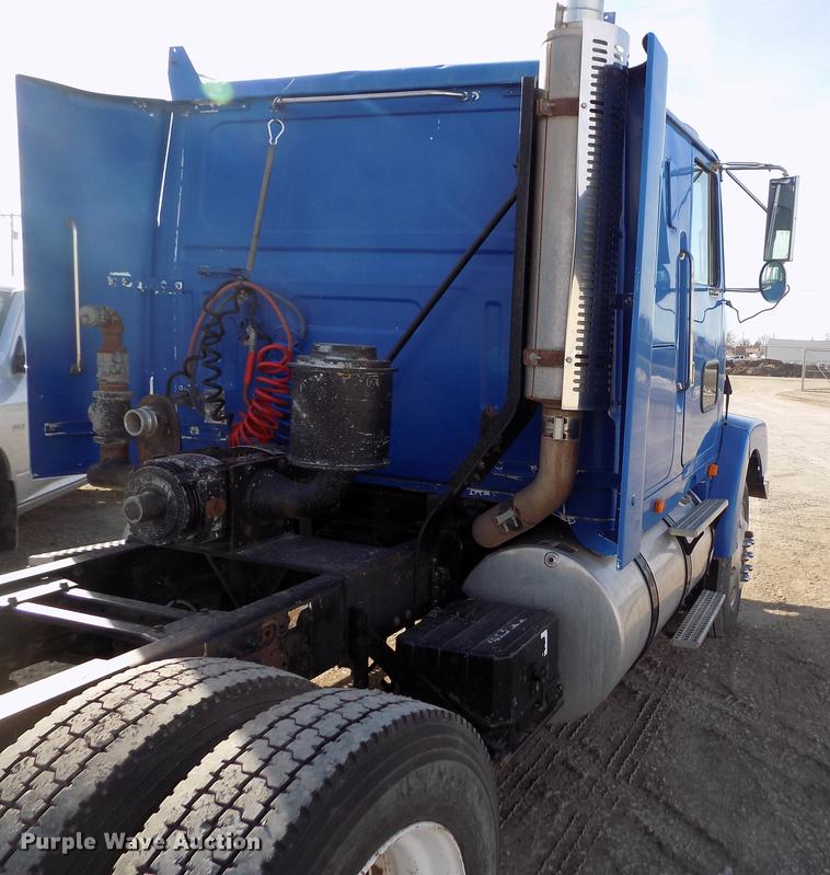 image for item FH9027 1996 Volvo WIA semi truck