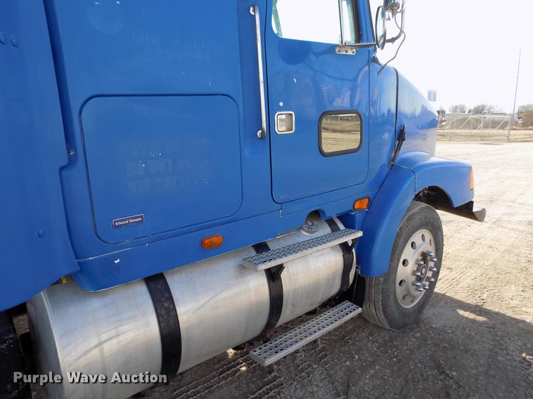 image for item FH9027 1996 Volvo WIA semi truck