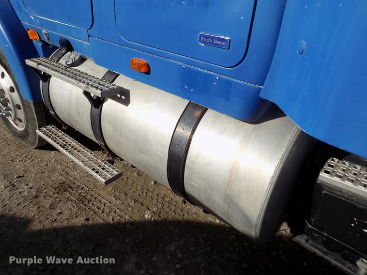 image for item FH9027 1996 Volvo WIA semi truck