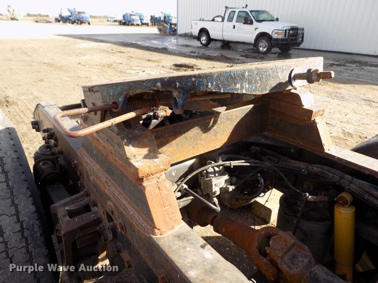 image for item FH9027 1996 Volvo WIA semi truck