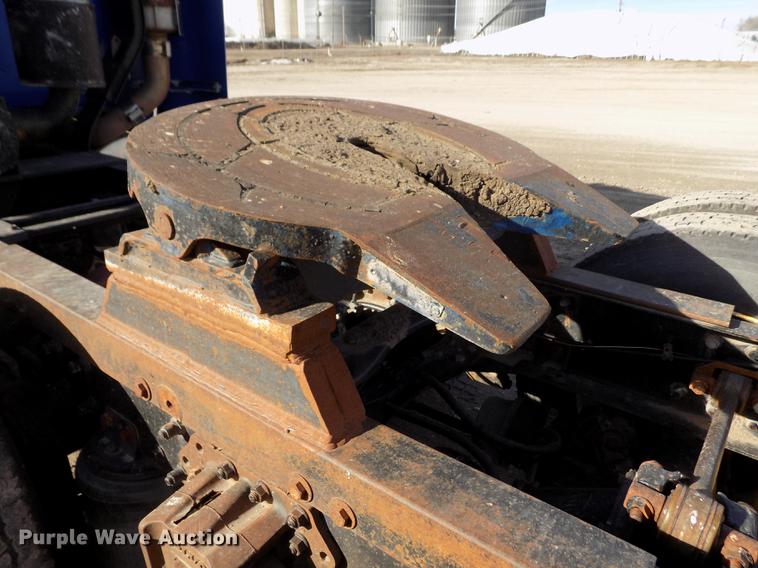 image for item FH9027 1996 Volvo WIA semi truck