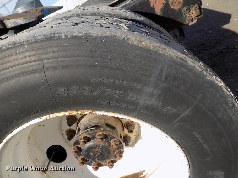 image for item FH9027 1996 Volvo WIA semi truck