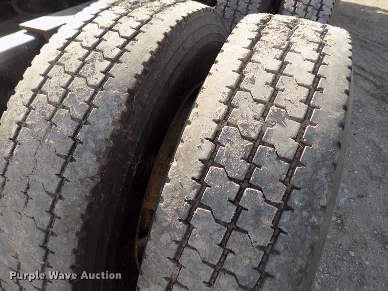 image for item FH9027 1996 Volvo WIA semi truck