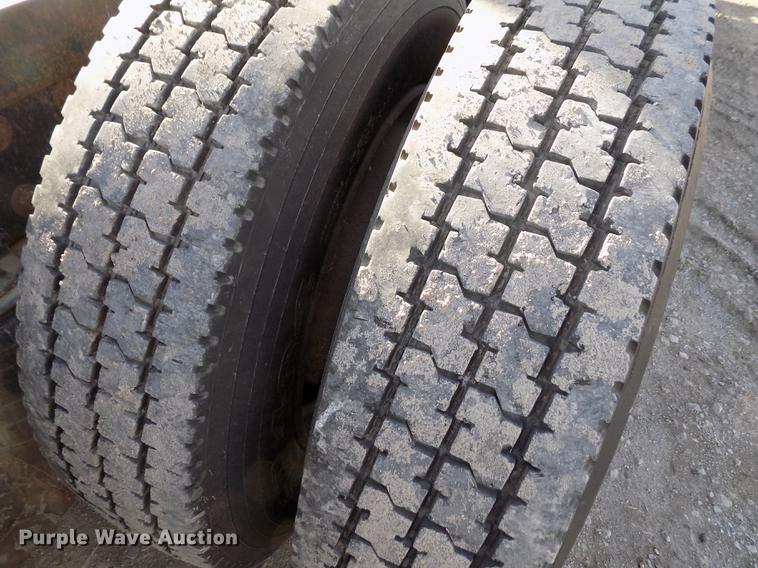 image for item FH9027 1996 Volvo WIA semi truck