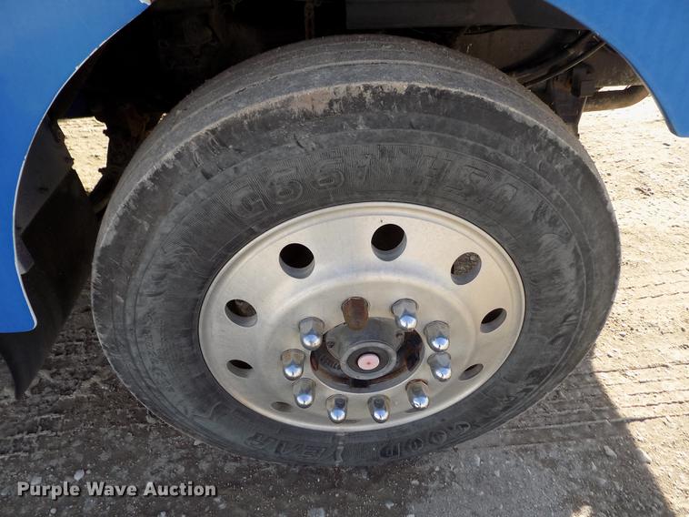 image for item FH9027 1996 Volvo WIA semi truck