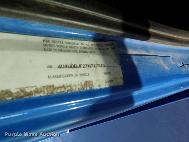 image for item FH9027 1996 Volvo WIA semi truck