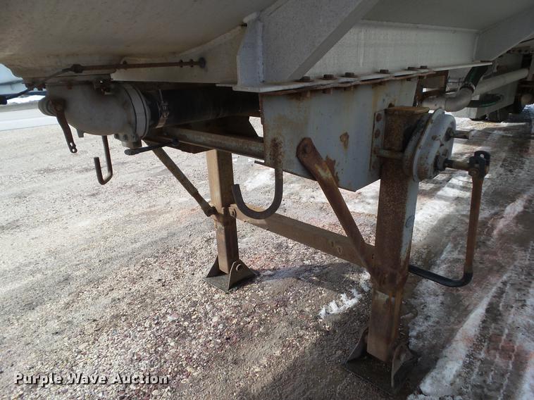 image for item L5737 1983 Polar tank trailer