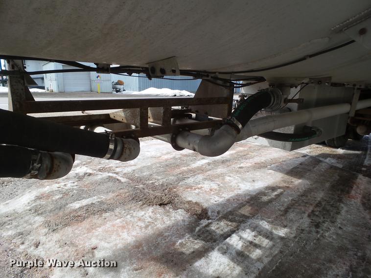 image for item L5737 1983 Polar tank trailer